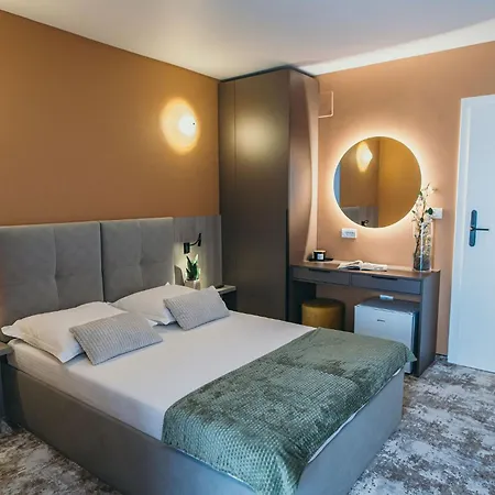 Grey Hotel 3*